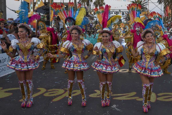 Arica Chile Enero 2016 Bailarines Morenada Traje Tradicional Andino Actúan —  Fotos de Stock