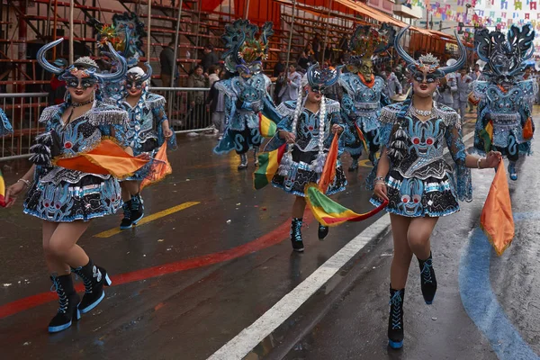 奥鲁罗 波莉维亚 2017年2月25日 每年的嘉年华期间 身着华丽服装的Diablada舞者在玻利维亚阿尔蒂普拉诺的矿业城市奥鲁罗游行 — 图库照片