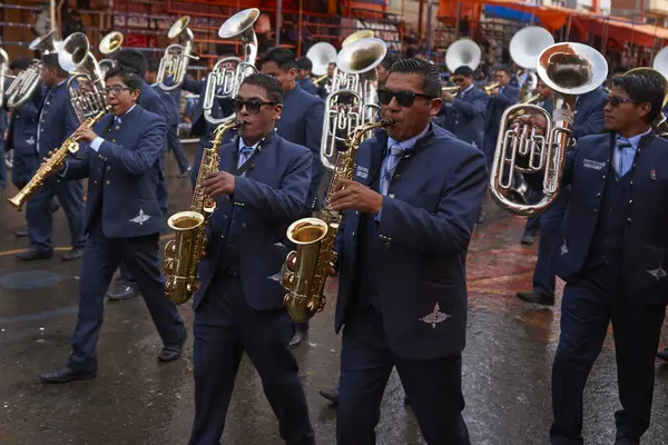 Oruro Bolivia Febrero 2017 Banda Desfilando Por Ciudad Minera Oruro — Foto de Stock