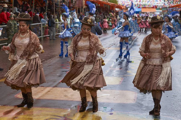 Oruro Bolivia February 2017 Morenadští Tanečníci Ozdobných Kostýmech Promenádují Hornickým — Stock fotografie