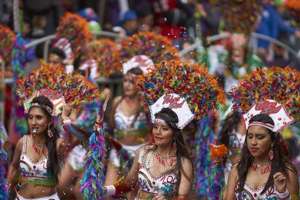 Oruro Bolivia February 2017 Tobasovi Tanečníci Barevných Kostýmech Vystupují Každoročním — Stock fotografie