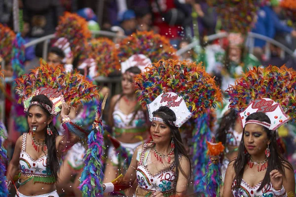 Oruro Bolívia Fevereiro 2017 Dançarinos Tabaco Trajes Coloridos Apresentando Carnaval — Fotografia de Stock