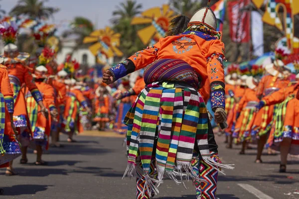 Arica Cile Gennaio 2016 Gruppo Danza Tinkus Costumi Colorati Che — Foto Stock