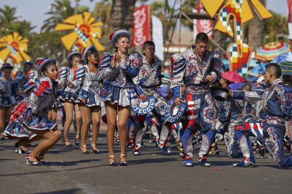 Arica Chile Stycznia 2016 Caporales Grupy Tanecznej Kwiecisty Kostiumy Wykonywanie — Zdjęcie stockowe