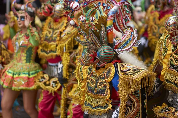 Oruro Bolivia February 2017 Танцюристи Diablada Пишних Костюмах Парад Через — стокове фото