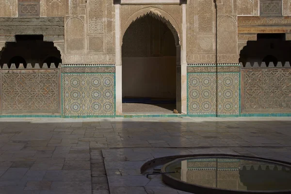 Fes 모로코 2012 화려한 회반죽된 모로코에서 Fes의 나에서 역사적인 Madrasa — 스톡 사진