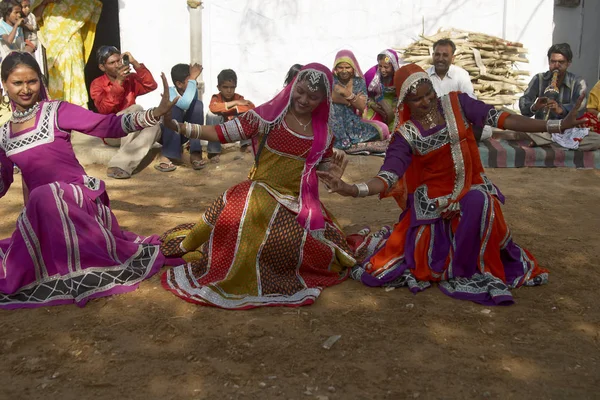 Jaipur Rajasthan India Március 2009 Törzsi Táncos Színpompás Jelmezek Végez — Stock Fotó