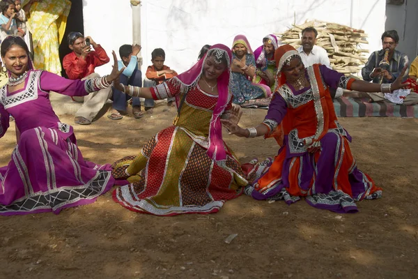 Jaipur Rajasthan Inde Mars 2009 Danseurs Tribaux Costumes Colorés Exécutant — Photo