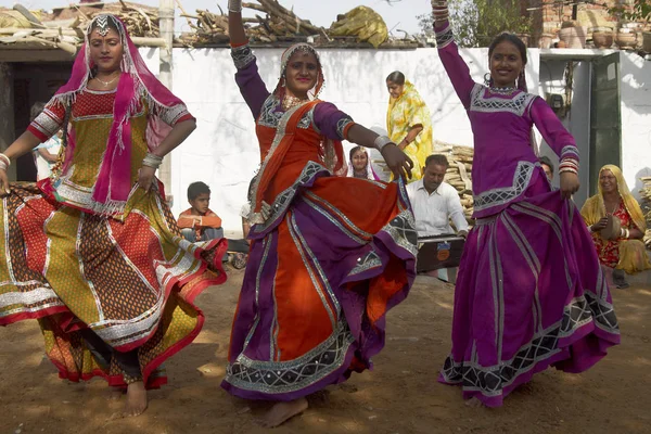 Jaipur Rajasthan Indie Marca 2009 Tancerze Plemiennych Kolorowe Kostiumy Wykonywania — Zdjęcie stockowe