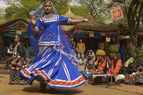 Σαρτζκούκουντ Χαριάνα Ινδία Φεβρουαρίου 2009 Καλμπελά Χορευτές Περίτεχνα Κοστούμια Στολισμένα — Φωτογραφία Αρχείου