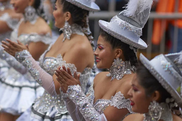 Oruro Boliwii Lutego 2017 Tancerzy Morenada Ozdobny Kostiumy Defilowanie Przez — Zdjęcie stockowe