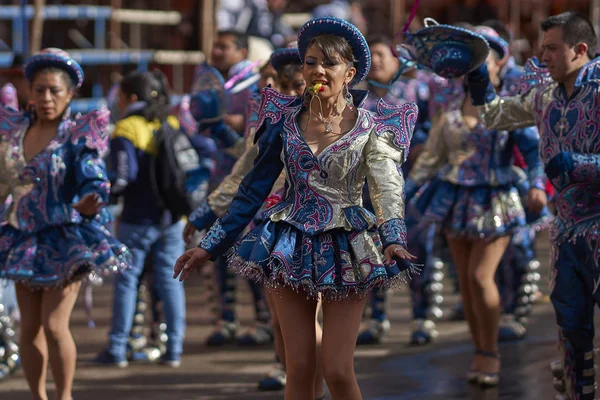 Oruro Bolivien Februar 2017 Caporales Tänzer Kunstvollen Kostümen Marschieren Während — Stockfoto