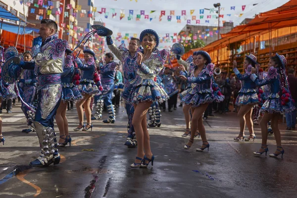 Oruro Bolivia Februari 2017 Caporales Dansare Utsmyckade Kostymer Paraderar Genom — Stockfoto