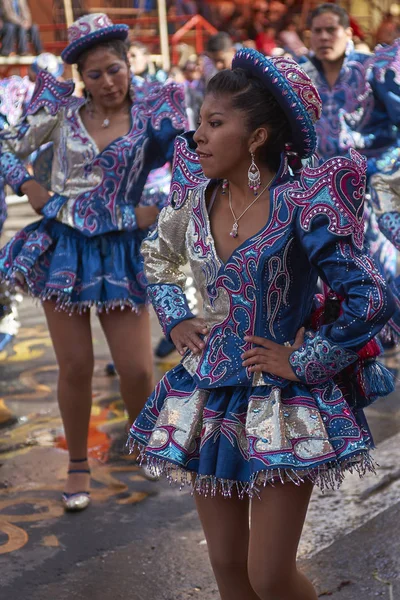 Oruro Boliwia Lutego 2017 Caporales Tancerzy Ozdobnych Kostiumach Paradujących Przez — Zdjęcie stockowe