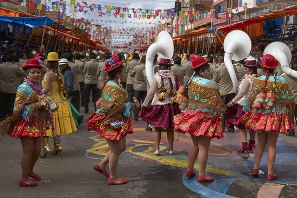 Oruro Bolívie Února 2017 Tanečníci Morenada Zdobených Kostýmech Které Procházejí — Stock fotografie