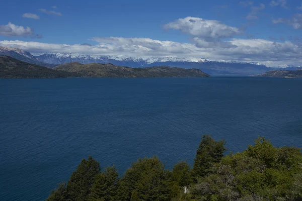 Τοπίο Κατά Μήκος Της Carretera Austral Δίπλα Στα Γαλάζια Μπλε — Φωτογραφία Αρχείου