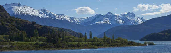 Krajobraz Wzdłuż Carretera Australijski Obok Błękitnym Wodom Lago General Carrera — Zdjęcie stockowe