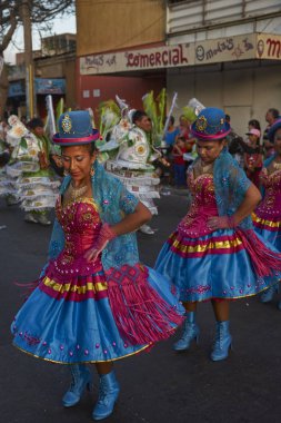 Arica, Chile - 24 Ocak 2016: Con Morenada dansçılar yıllık Carnaval Andino gerçekleştirme geleneksel and kostüm la Fuerza del Sol Arica, Chile.