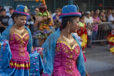 Arica, Chile - 24 Ocak 2016: Con Morenada dansçılar yıllık Carnaval Andino gerçekleştirme geleneksel and kostüm la Fuerza del Sol Arica, Chile.