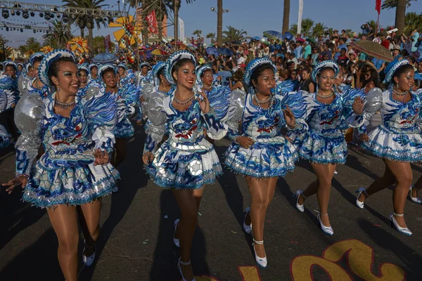 Arica Cile Gennaio 2016 Membri Femminili Gruppo Danza Caporales Costumi — Foto Stock