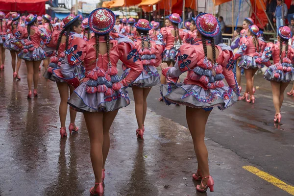 Oruro Boliwia Lutego 2017 Caporales Tancerzy Ozdobnych Kostiumach Paradujących Przez — Zdjęcie stockowe