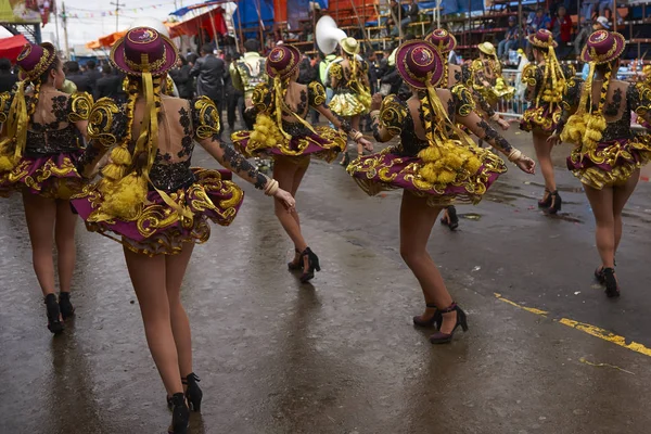 Oruro Bolivien Februar 2017 Caporales Tänzer Kunstvollen Kostümen Marschieren Während — Stockfoto