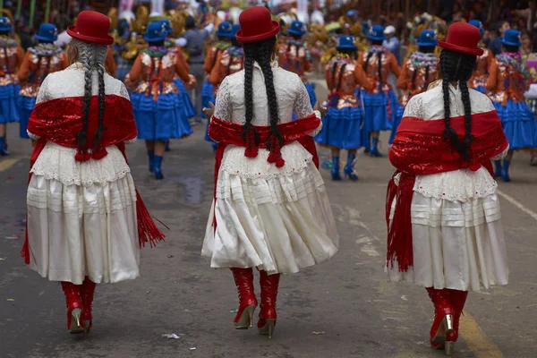 Oruro Bolívia Fevereiro 2017 Dançarinas Morenadas Trajes Ornamentados Desfilando Pela — Fotografia de Stock