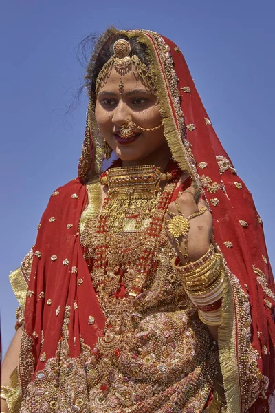 Jaisalmer Rajasthan Inde Février 2008 Dame Indienne Vêtue Sari Rouge — Photo