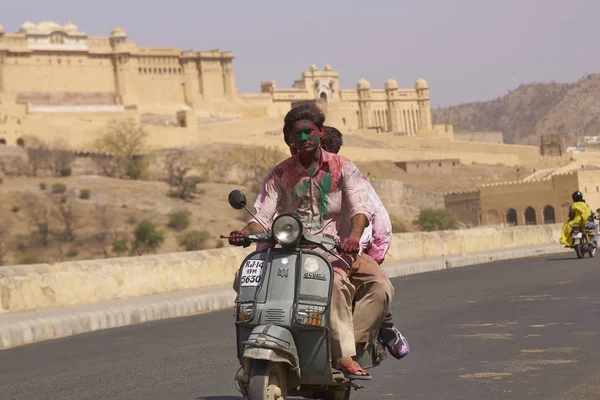 Jaipur Rajasthan Índia Março 2008 Grupo Pessoas Uma Moto Coberta — Fotografia de Stock