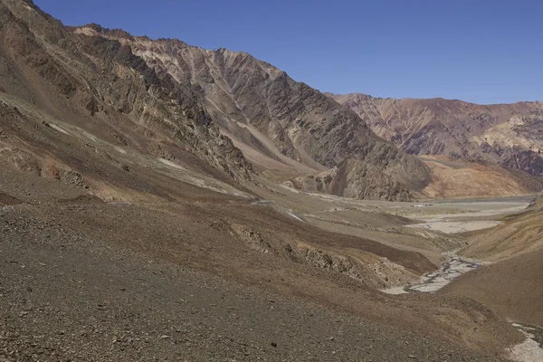 Manali Górskiej Autostrady Leh Indiach Kręte Drogi Biegną Przez Jałowe — Zdjęcie stockowe