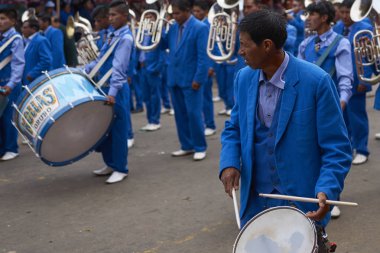 Oruro, Bolivya-26 Şubat 2017: bant yıllık Oruro karnaval 'da performans. Olay UNESCO tarafından Insanlığın somut olmayan kültürel mirası olarak belirlenir.