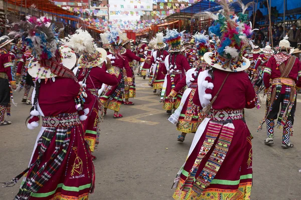 Oruro Bolivia Febbraio 2017 Ballerini Tinkus Costumi Colorati Che Esibiscono — Foto Stock
