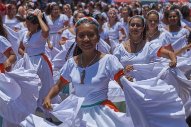 Arica, Chile - 10 Şubat 2017: Grup dansçılar, Afrika kökenli (Afrodescendiente) yıllık performans Carnaval Andino con la Fuerza del Sol Arica, Chile.