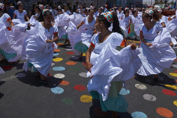 阿里卡 2017 组的非洲人后裔 Afrodescendiente 的舞者表演 在每年的狂欢节安迪 Con 拉阿里卡 智利中部电力公司 Del — 图库照片