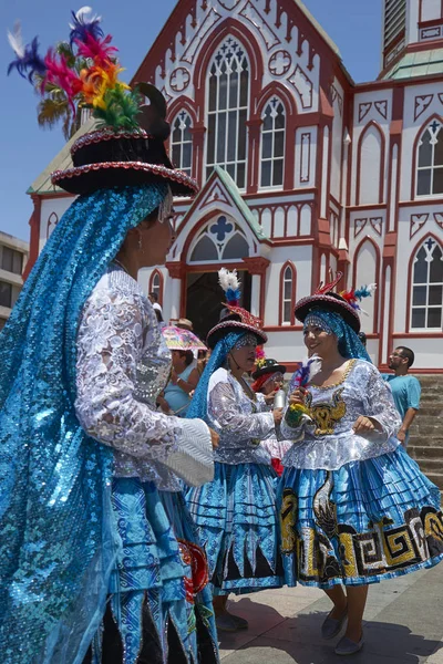 アリカ 2017年2月11日 ワカワカダンスグループのメンバーが 毎年恒例のカーニバル アンティーノ フエルザ で華やかな衣装を披露 — ストック写真