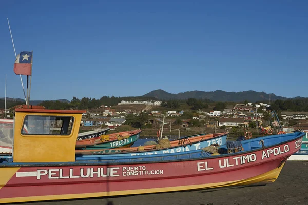 Curanipe Chile Abril 2015 Coloridos Barcos Pesca Playa Pequeño Pueblo —  Fotos de Stock