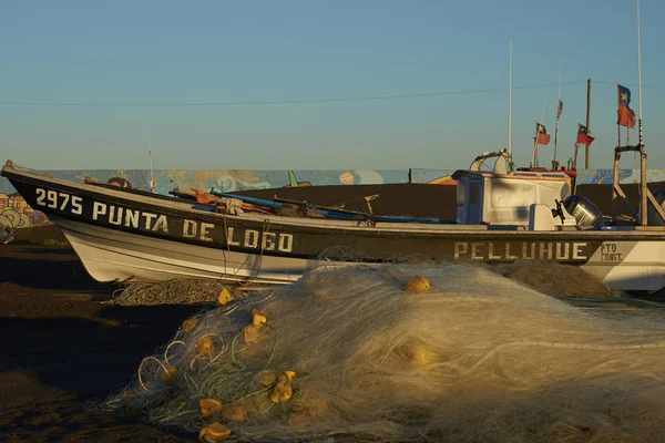 Curanipe Chile Abril 2015 Barcos Pesca Coloridos Refletidos Rio Pequena — Fotografia de Stock