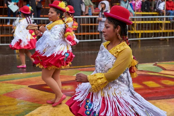 Oruro Bolivia Febrero 2017 Bailarines Morenada Trajes Ornamentados Desfilan Por —  Fotos de Stock