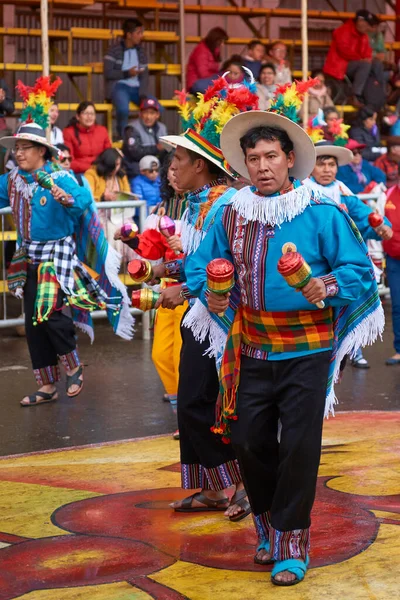 Oruro Bolivien Februar 2017 Gruppe Traditioneller Tänzer Farbenfrohen Kostümen Marschieren — Stockfoto