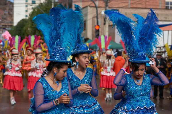 Oruro Bolivia Febbraio 2017 Ballerini Morenada Costume Decorato Sfilano Attraverso — Foto Stock