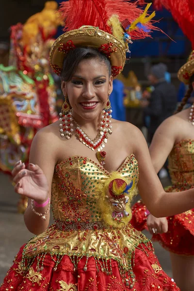 Oruro Bolívia Fevereiro 2017 Dançarinos Morenadas Trajes Ornamentados Desfilam Pela — Fotografia de Stock