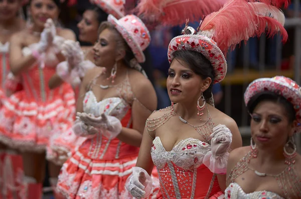 Oruro Bolívia Fevereiro 2017 Dançarinos Morenadas Trajes Ornamentados Desfilam Pela — Fotografia de Stock