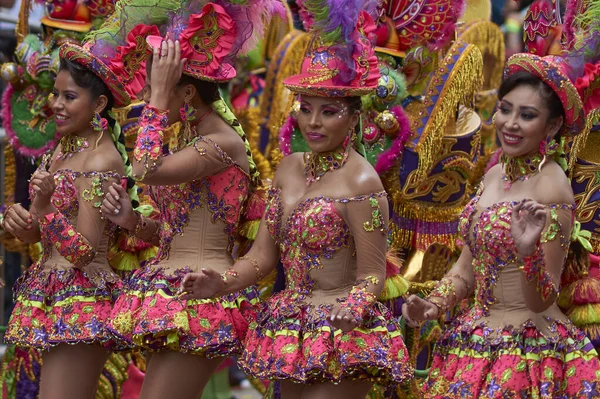 Oruro Bolivia Febrero 2017 Bailarines Morenada Trajes Ornamentados Desfilan Por —  Fotos de Stock
