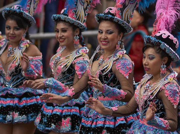 Oruro Bolivien Februar 2017 Morenada Tänzer Kunstvollen Kostümen Ziehen Während — Stockfoto