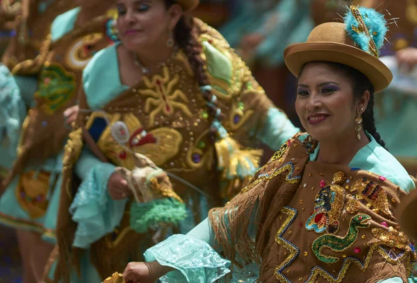 Oruro Bolívia Fevereiro 2017 Dançarinos Morenadas Trajes Ornamentados Desfilam Pela — Fotografia de Stock