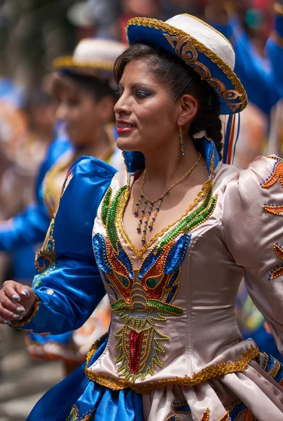 Oruro Bolivia Φεβρουαριου 2017 Χορεύτρια Του Caporales Περίτεχνη Ενδυμασία Παρελαύνει — Φωτογραφία Αρχείου