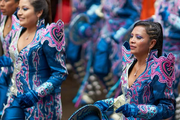 Oruro Bolivia Febrero 2017 Bailarines Caporales Trajes Ornamentados Desfilan Por — Foto de Stock