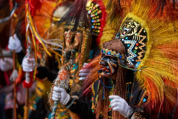 奥鲁罗 波莉维亚 2017年2月25日 托巴斯舞者穿着五颜六色的服装在一年一度的奥鲁罗狂欢节上表演 该活动被联合国教科文组织指定为人类非物质文化遗产 — 图库照片