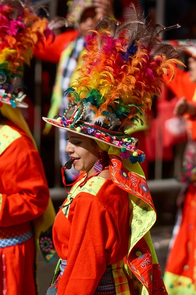 Oruro Bolivie Février 2017 Danseuse Tinkus Costume Coloré Lors Carnaval — Photo