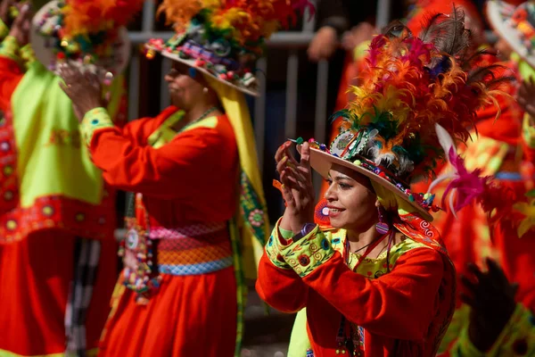 奥鲁罗 Oruro Bolivia 2017年2月25日 丁哥舞女 身穿五颜六色的服装 在奥鲁罗狂欢节表演 该活动被联合国教科文组织指定为人类非物质文化遗产 — 图库照片